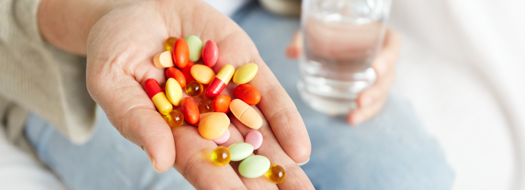 O Hospital Estadual de Trindade (Hetrin) alerta sobre os riscos da automedicação com vitaminas. A suplementação deve ser orientada por profissionais para evitar problemas de saúde.