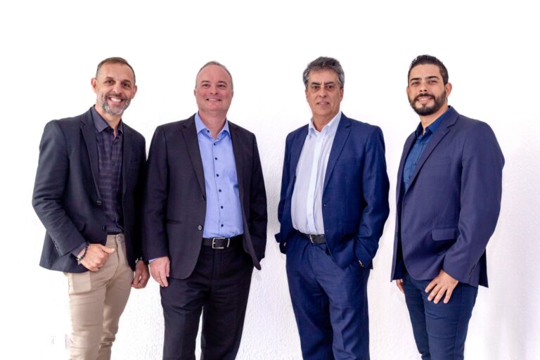 Grupo VIVHAS Da Esq. para Dir.: Fabrício Martins (CSO), Mendel Sanger (CTO), Miguel Gomes (CEO) e Gustavo Audoeno (COO). | Mercado de Saúde