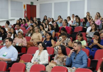 O 1º Simpósio de Nefrologia de Goiás reuniu especialistas para discutir avanços no tratamento da Doença Renal Crônica, promovendo a troca de conhecimentos e práticas assistenciais nas Policlínicas de Formosa e Posse.