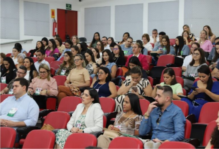O 1º Simpósio de Nefrologia de Goiás reuniu especialistas para discutir avanços no tratamento da Doença Renal Crônica, promovendo a troca de conhecimentos e práticas assistenciais nas Policlínicas de Formosa e Posse.